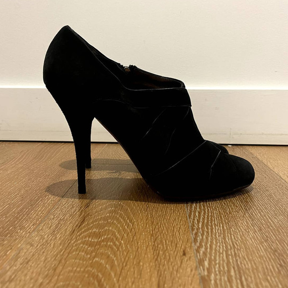 Miu Miu Black Suede Ankle boots with leather trim used - Picture 8 of 15